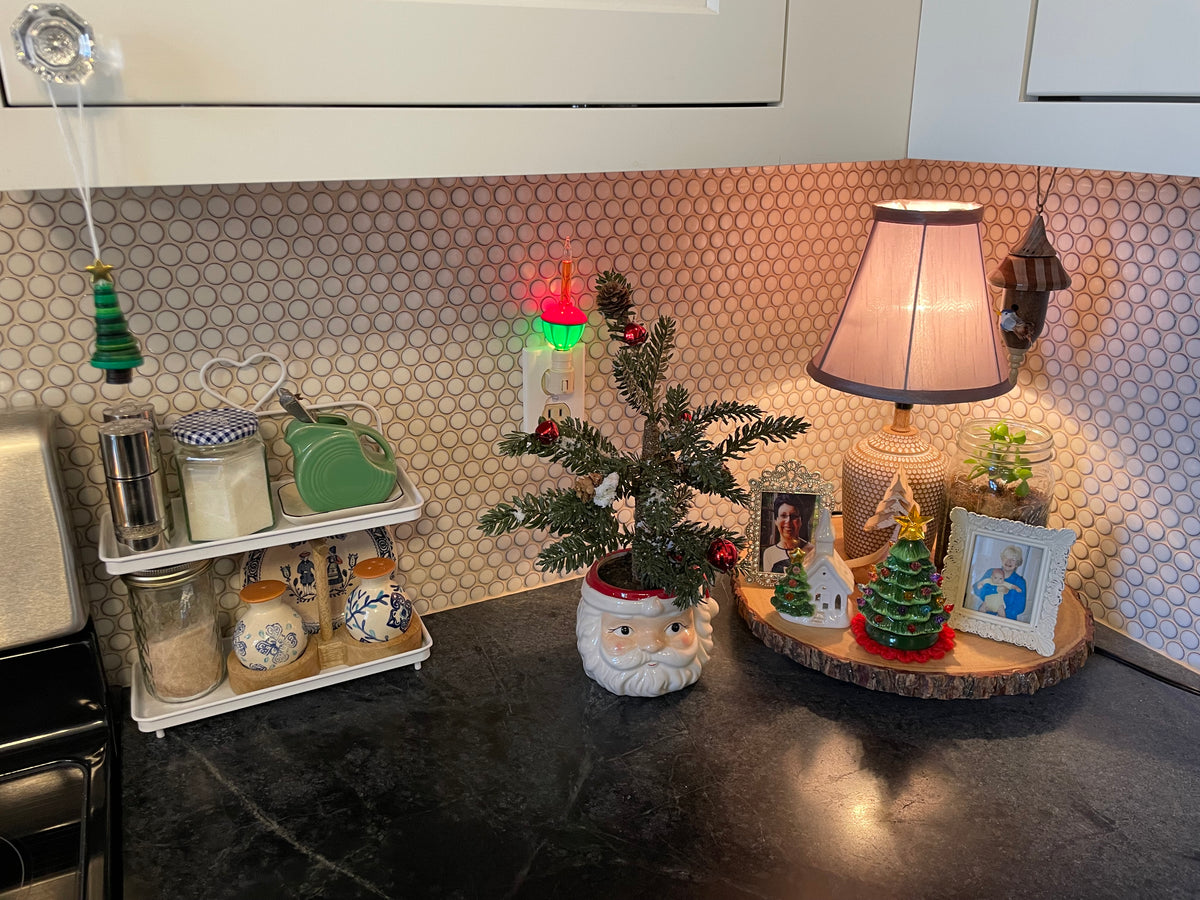 Kitchen backsplash with Lyric Modern Penny Rounds