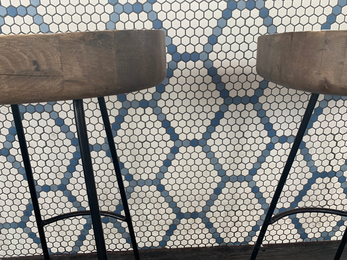 Bar front with Cordage pattern in matte white and matte blue